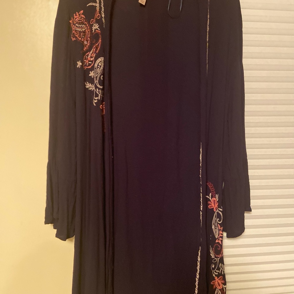 Knox Rose Navy and Red Floral kimono